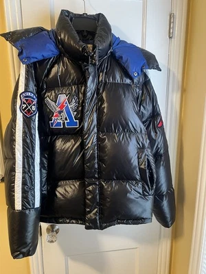 Abrigo acolchado con capucha Avirex para hombre. Talla XL excelente estado (usado antes). Foto 1 de 4