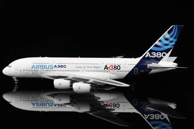 L2009 SQ Wings A380-800 1/200 Model F-WWDD Airbus - Image 1 of 1