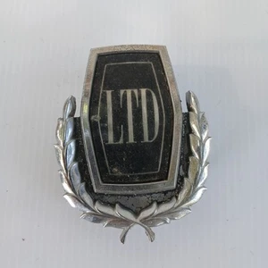 1973 FORD FULL SIZE LTD USED REAR GATE EMBLEM USED D3AB-142514AB - Picture 1 of 2