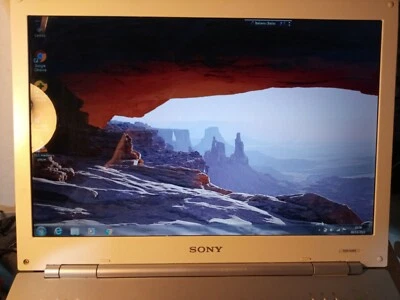 Sony Vaio Vgn-38z  Windows 7 Professional + Office 2007 Enterprise - Immagine 1 di 4