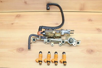 2005 Yamaha FZ6 FZ600 FZ 600 Fazer OEM Fuel Gas Rail Injectors 5VX-13160-00-00 - Image 1 of 4