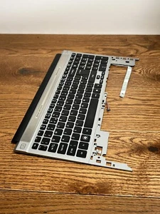 Acer Aspire 5830T Timeline X Handauflage UK Tastatur BESCHÄDIGT 1 SCHRAUBE HALTER - Bild 1 von 16