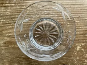Vintage engraved glass dish. Flower feature. Dainty. Collectable. 9.8cm diam. - Picture 1 of 4