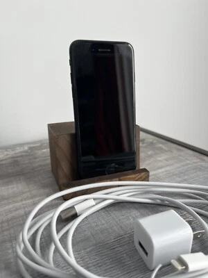 Apple iPhone 7 - 32GB - Black (Unlocked) A1778 (GSM) (CA) - Image 1 of 4