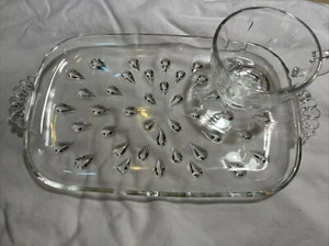 Vintage Hazel Atlas tear drop snack plates with cups - Bild 1 von 5