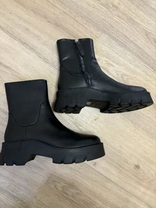 Womens Black Tony Bianco Leather Ankle Platform Sole Boots New Size 8.5 - Picture 1 of 6