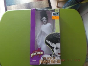 Hasbro/Kenner Universal Studios Monsters THE BRIDE OF FRANKENSTEIN 12" Figur - Bild 1 von 5