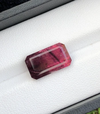 翡翠切割双色碧玺:57.4 克拉散装宝石,阿富汗 — 第 1/4 张图片