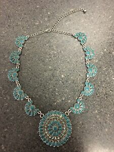 Necklace Turquoise Color Acrylic Medallion Southwest Design Silver Tone