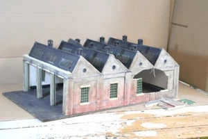 SKYTREX KIT BUILT O GAUGE 3 BAY ENGINE LOCOMOTIVE SHED oi - Picture 1 of 16