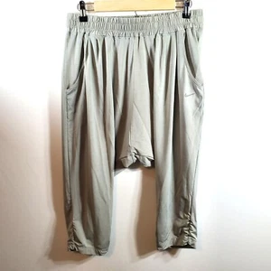 Nike Dri Fit Harem Pants Womens SZ Medium Dance Training Capri Crop Yoga M Gray - Picture 1 of 9
