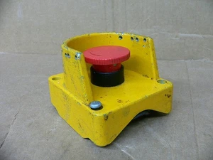 Siemens 3Sb1831-8Ap Pushbutton Emergency Stop - Picture 1 of 3