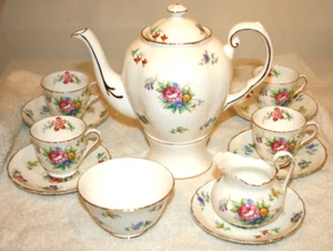 Vintage Toskanische Fine Bone China Teekanne 4 Tassen Milchkännchen offen Zuckerdose Blumenstrauß Muster - Bild 1 von 14