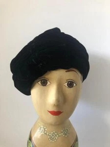 1950s HAT Sally Victor Lord & Taylor Black Pleated Velvet Alladin Cloche Hat - Picture 1 of 12