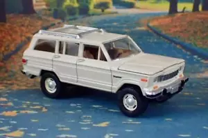 Jeep Wagoneer V-8 4x4 deportivo utilitario escala 1/64 AMC años 80 edición limitada con - Imagen 1 de 5