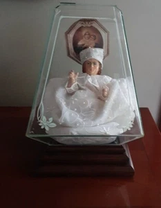 Vintage Infant Jesus Figurine in Glass and Wood Case - Picture 1 of 11