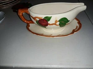 Franciscan Apple GRAVY BOAT WITH ATTACHED UNDERPLATE - Picture 1 of 2