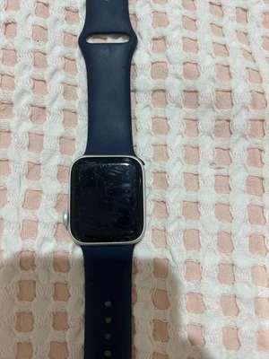 Apple watch series 6- 40mm, Navy band, used but works perfectly - Image 1 of 3