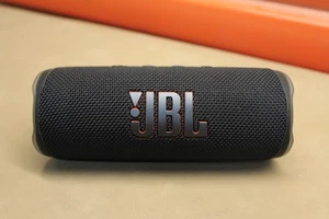 JBL Flip 6 Altoparlante Bluetooth Portatile Impermeabile - Nero USATO - Foto 1 di 3