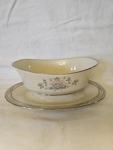 Lenox Fine China Cosmopolitan Collection Gravy Boat CHARLESTON Pattern - Picture 1 of 8
