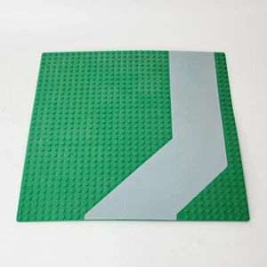 Lego Green Baseplate Road 32 x 32 with Driveway in Gray Pattern (B) - Picture 1 of 3