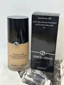 ¡Base de seda luminosa media ligera Giorgio Armani 5.2 nueva en caja! - Imagen 1 de 6