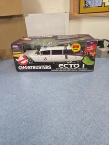 ERTL RC2 Joyride Ghostbusters Ecto 1 con personaggio Slimer auto pressofusa scala 1:21 nuovo - Foto 1 di 16