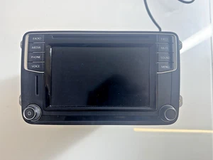 VW SHARAN CADDY GOLF PASSAT POLO SCIROCCO HEAD UNIT STEREO RADIO 5K7035200E - Picture 1 of 5
