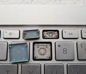 Teclado para computadora portátil HP Pavilion 15-EG 15-EH Reino Unido solo una tecla PLATEADO TIPO 1 - Imagen 1 de 3