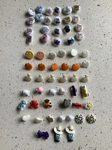 VINTAGE RETRO KUNSTSTOFF KINDER KNÖPFE RESTPOSTEN KONVOLUT ~ STRICKEN NÄHEN BASTELN - Bild 1 von 3