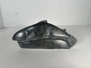 Escultura de salmón tallada en piedra de jabón arte esquimal de Canadá de colección firmada en sílablicas - Imagen 1 de 11