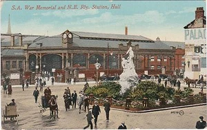 ENGLAND WAR MEMORIAL & RAILWAY STATION POSTCARD - Picture 1 of 1