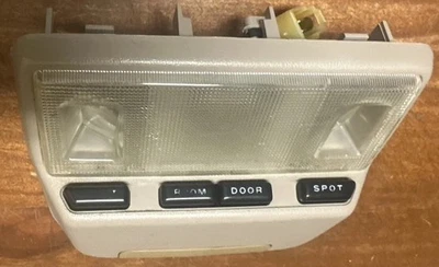 Luz domo genuina OEM para espejo retrovisor Toyota Van 1984-1989 1988 1987 1986 Foto 1 de 4