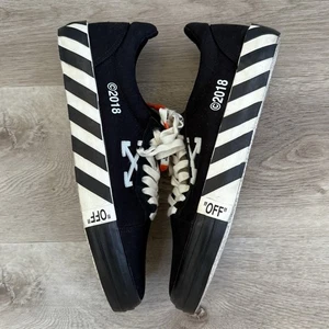 Off-White Hombres Vulc Bajo Negro Hombres EU 44 US 11 Negro Blanco 2018 Rayas Actualizadas - Imagen 1 de 13