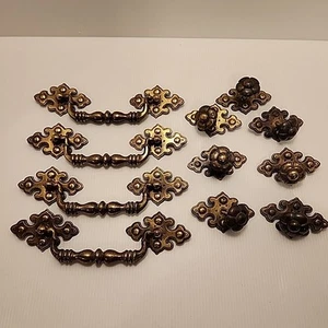Chippendale Brass drawer Pulls (4) and knobs (7) - Picture 1 of 15