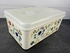 PT Nuevo contenedor de plástico rectangular Pioneer Woman 42 oz con ventilación de liberación de vapor - Imagen 1 de 2