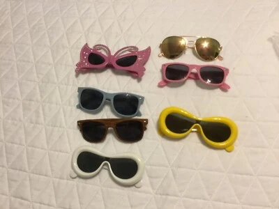 Lote de divertidas gafas de sol novedosas Foto 1 de 4