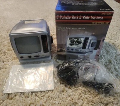 Spectra 5" White Portable Black & White TV AM/FM 52-BW - Image 1 of 4