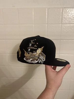 New Era 59Fifty Pittsburgh Pirates Fitted Hat Black/Gold, Size 7 1/4 - Image 1 of 4