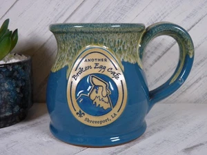 Denee Pottery 2021 Another Broken Egg Cafe Blue Kaffeebecher Shreveport, LA - L3 - Bild 1 von 10