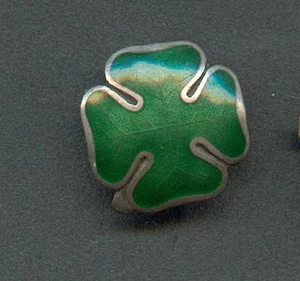 LATVIA VINTAGE PRE WW II GIRL GUIDE MAZPULKI BADGE , SCREWBACK - Imagen 1 de 1