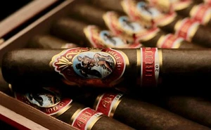 Arturo Fuente God of Fire by Carlito - Bild 1 von 2