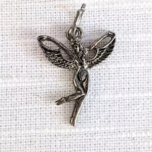 Ciondolo vintage fantasy mitico sprite ninfa alata danza fata tono argento - Foto 1 di 7