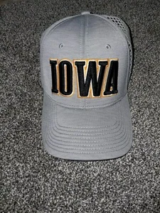 Gorra Iowa Hawkeyes NCAA The Game malla OSFM NUEVA CON ETIQUETAS negra dorada gris - Imagen 1 de 2