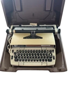 Smith Corona Electric 220 Typewriter With Case - Picture 1 of 11