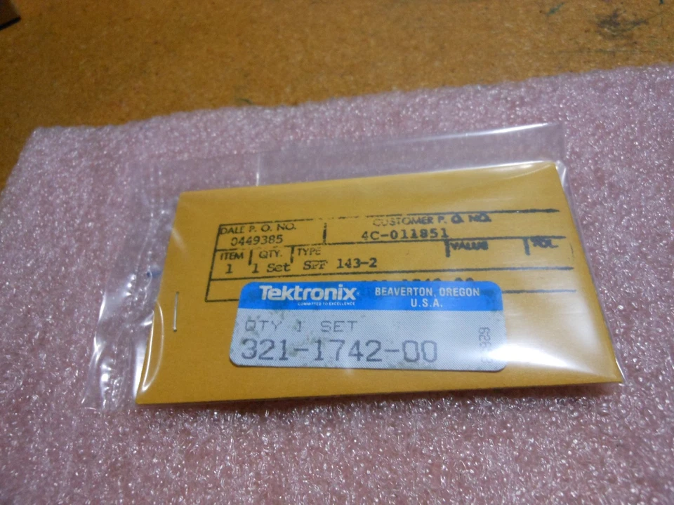 TEKTRONICS RESISTOR SET MATCHED PART # 321-1742-00  NSN: 5905-01-318-5850 - Image 1 of 1