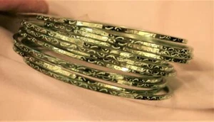 Auffälliges 12er Set glänzende limettengrün Made in India strukturierte Armreif Armbänder - Bild 1 von 1