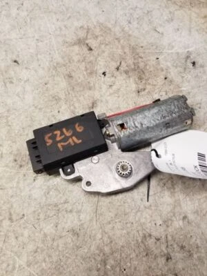 1998 Mercedes-Benz ML320 - Roof Motor - 1638200742 - 133388 Foto 1 de 4