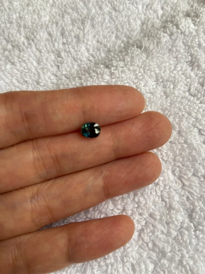 1 carat Natural  Teal Sapphire - Image 1 of 4