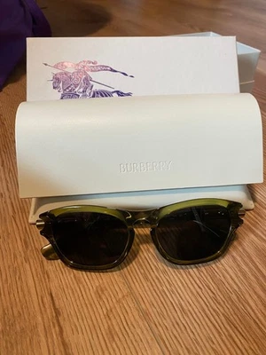 NEW Burberry Unisex Green Sunglasses BE4430U 4118/87 EYEWEAR - Image 1 of 4